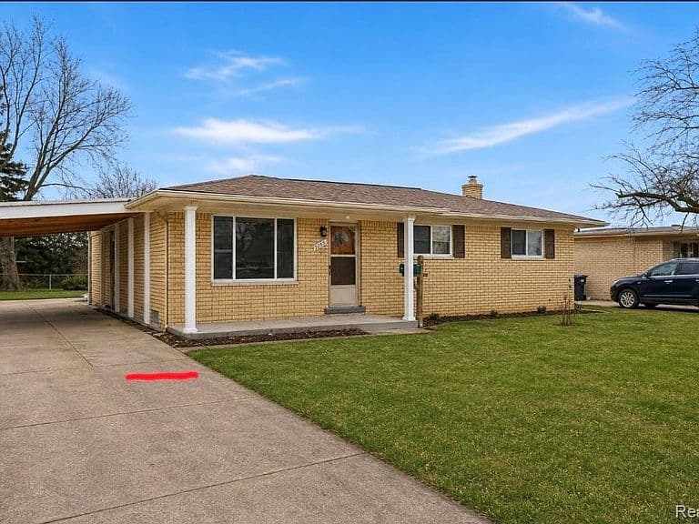 Listing photo 3
