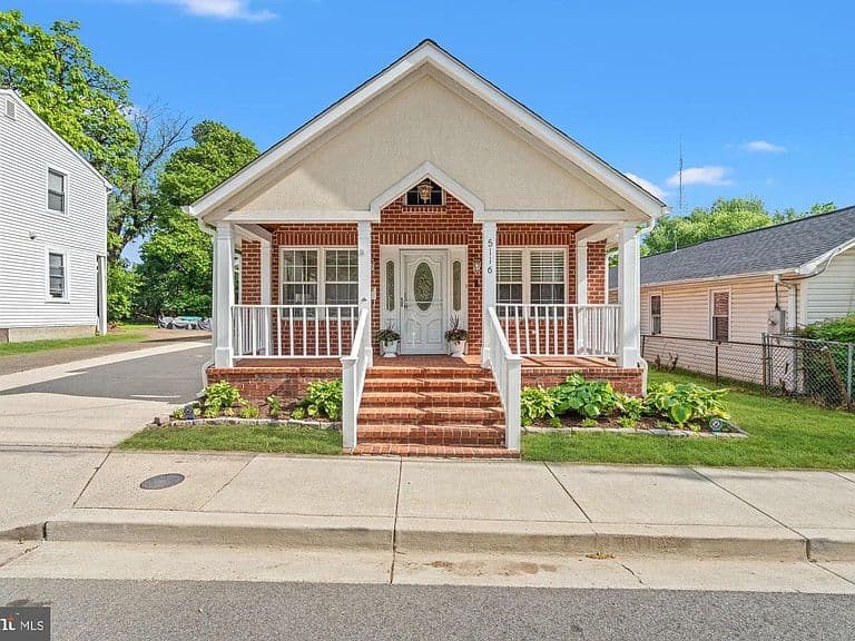 Listing photo 2