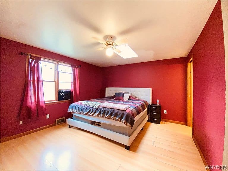 Listing photo 4