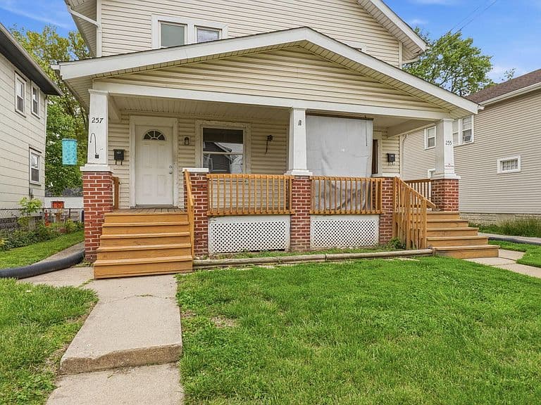 Listing photo 3