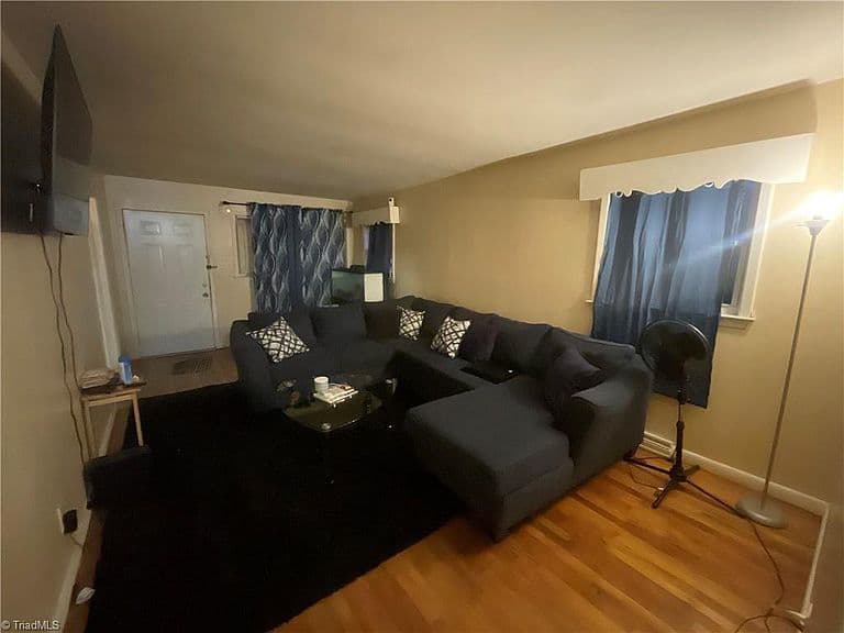 Listing photo 5