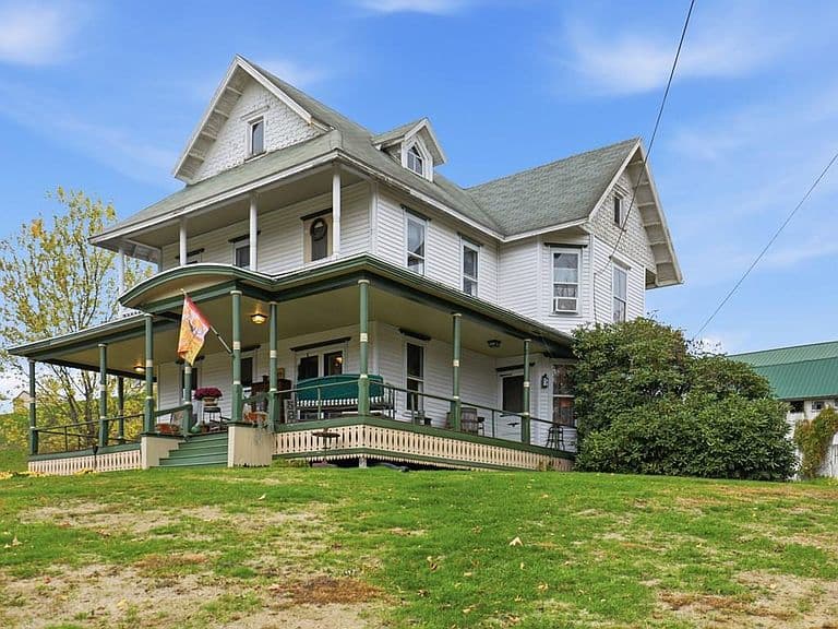 Listing photo 2