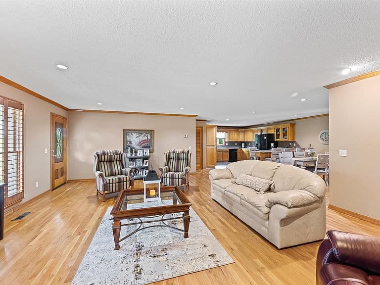 Listing photo 5