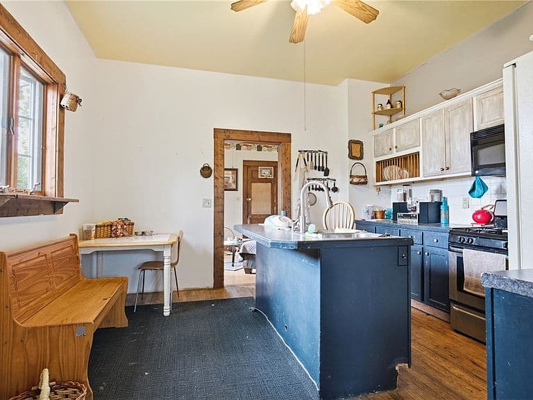 Listing photo 4