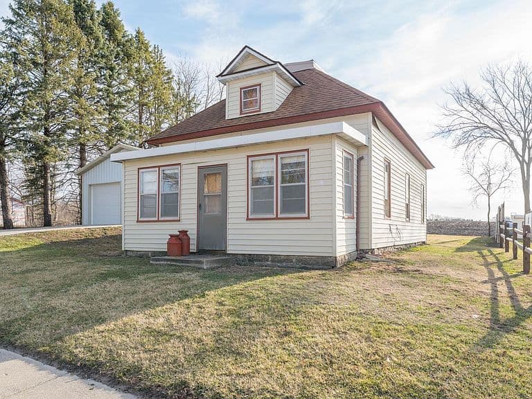 Listing photo 3
