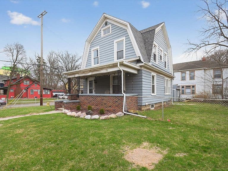 Listing photo 3