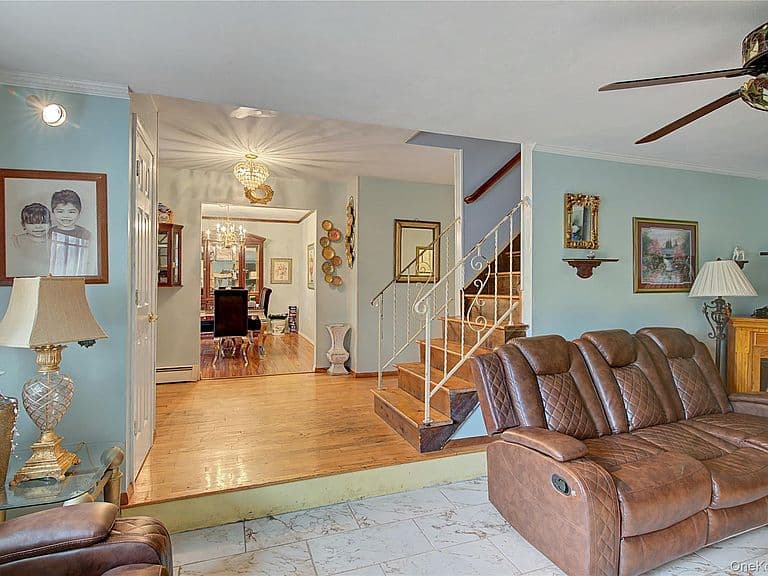 Listing photo 5