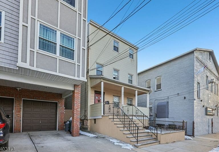 Listing photo 3