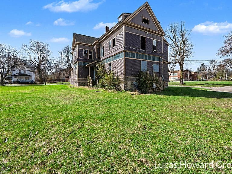 Listing photo 5