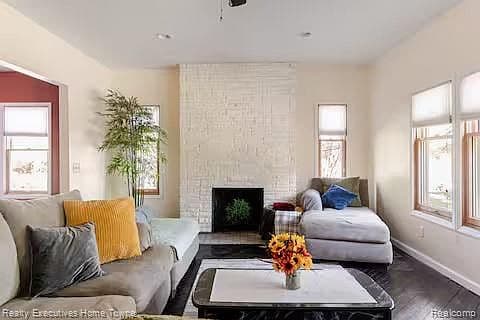 Listing photo 5
