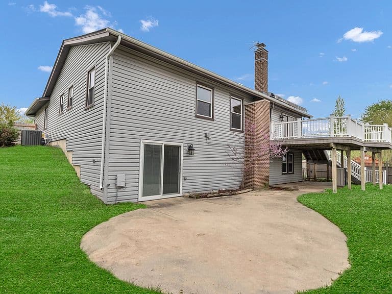 Listing photo 3