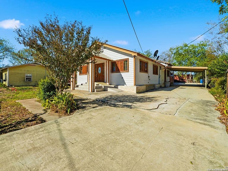 Listing photo 3