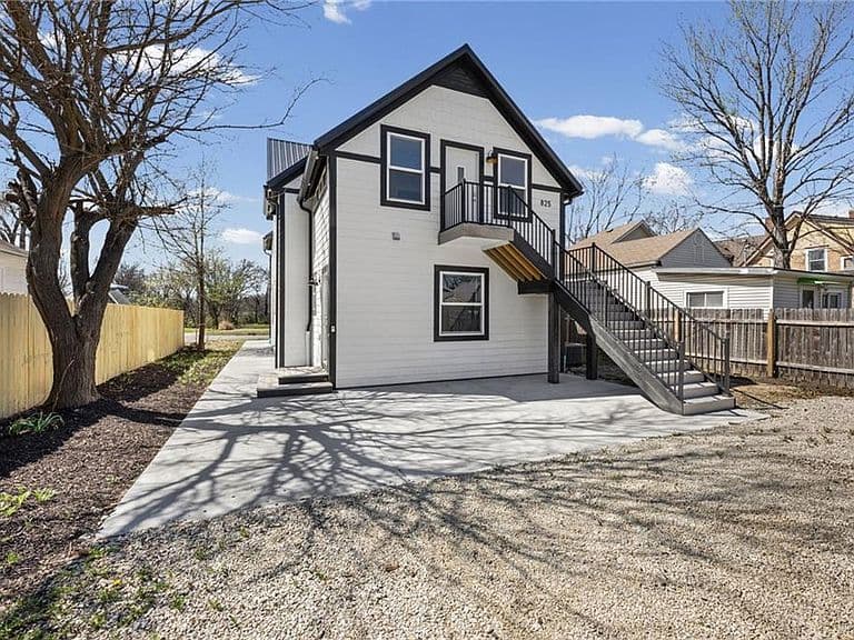 Listing photo 4