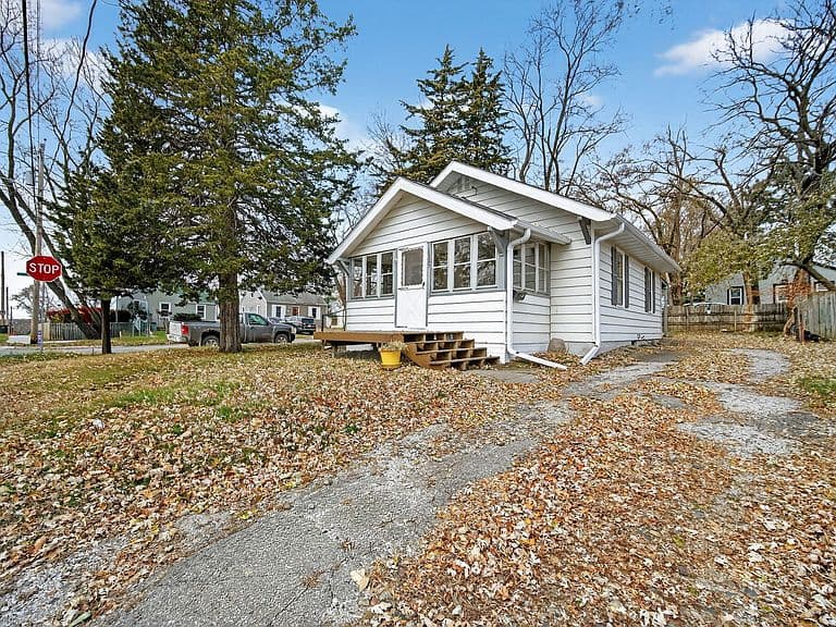 Listing photo 2