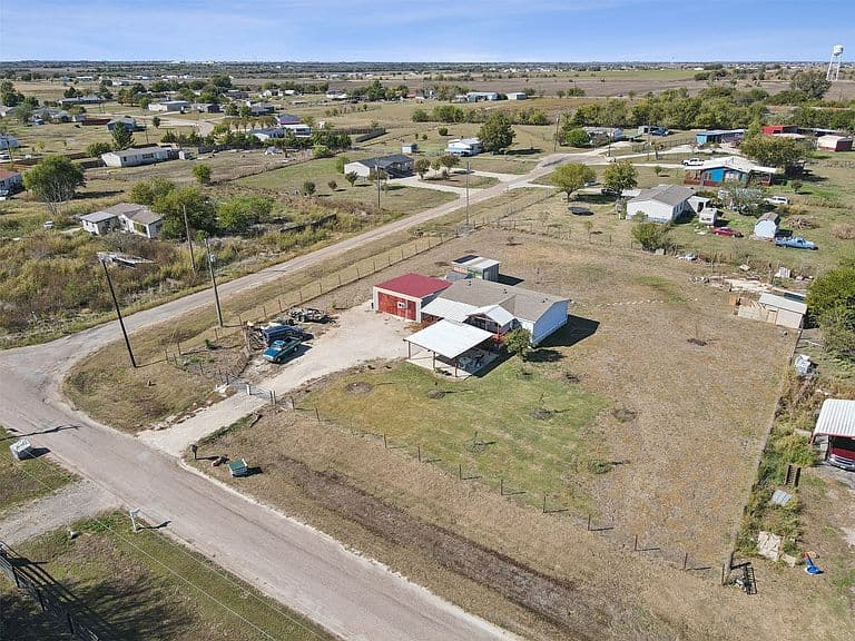Listing photo 3