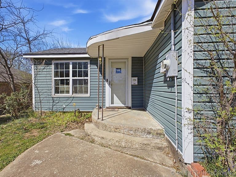 Listing photo 2
