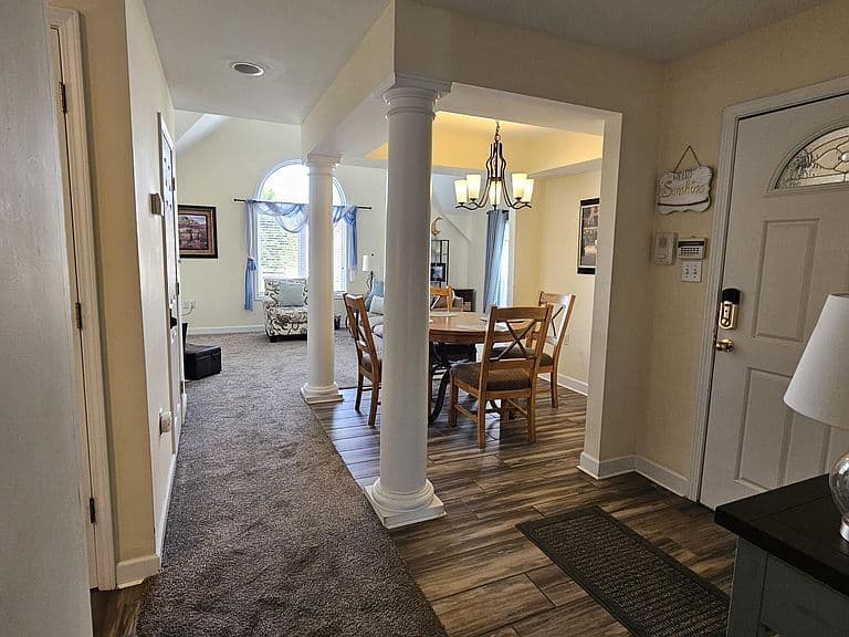 Listing photo 2