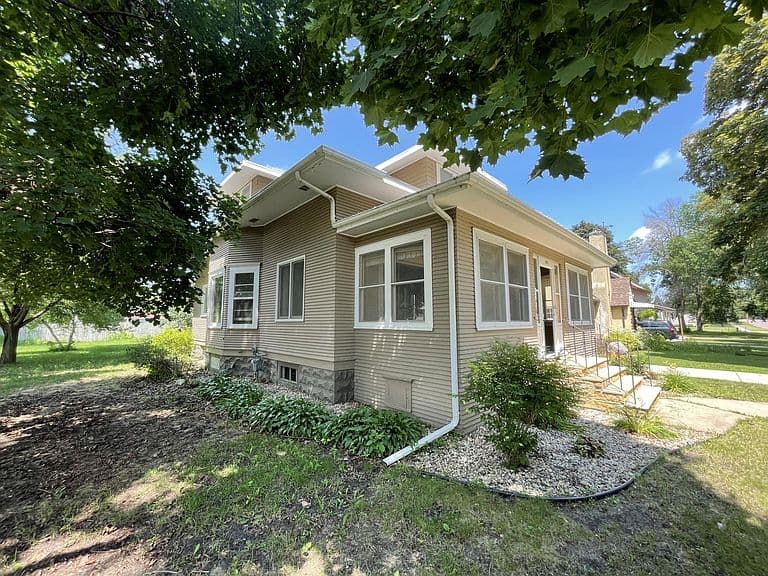 Listing photo 4