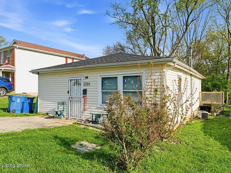 Listing photo 2