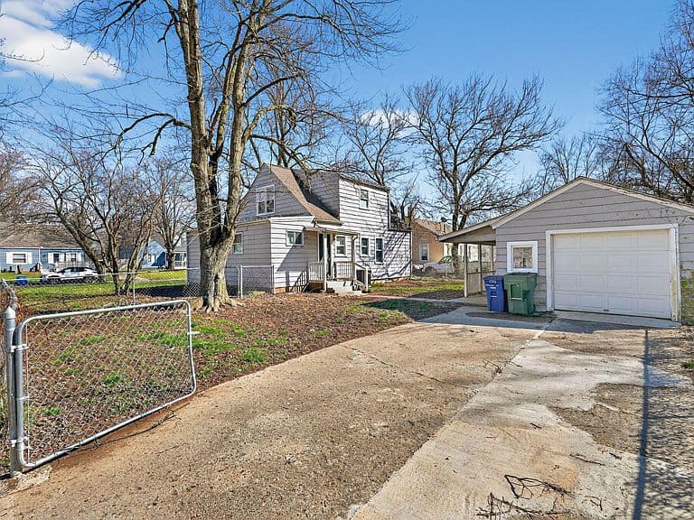 Listing photo 4