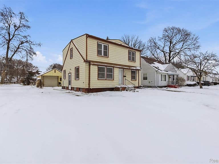 Listing photo 2