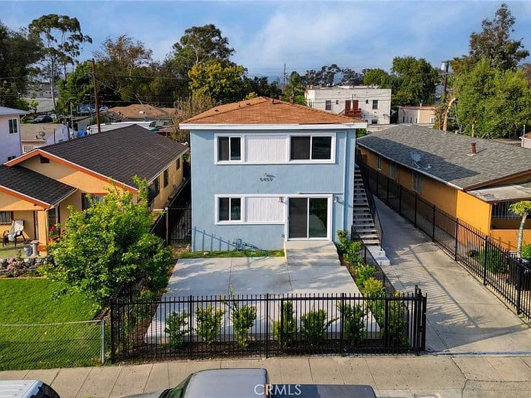 Listing photo 3