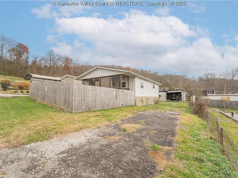Listing photo 2