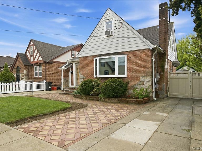Listing photo 5