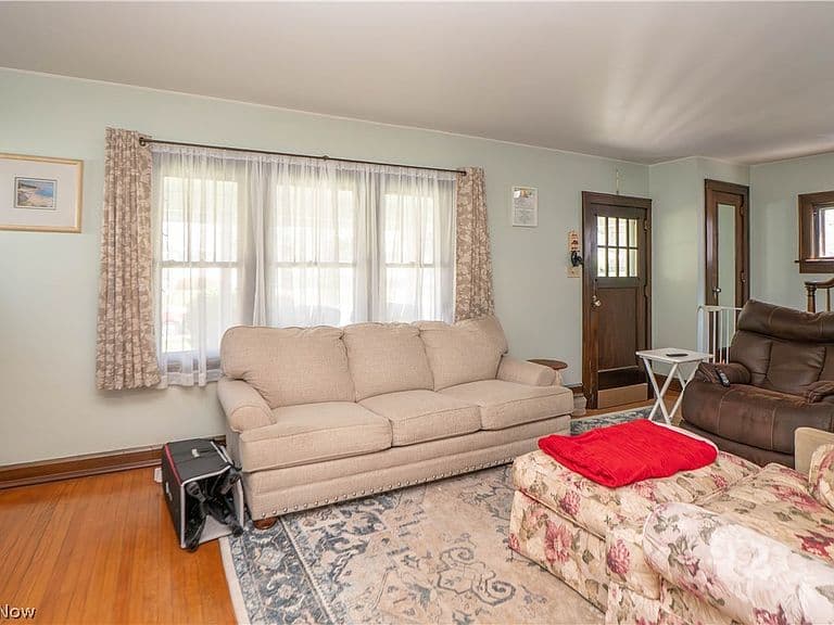 Listing photo 5