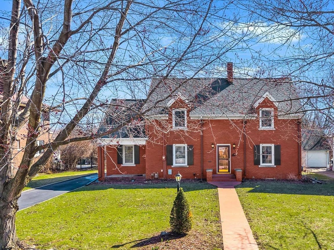 Primary listing photo