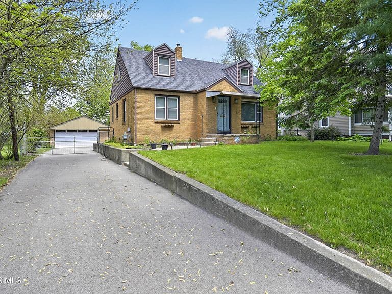 Listing photo 3