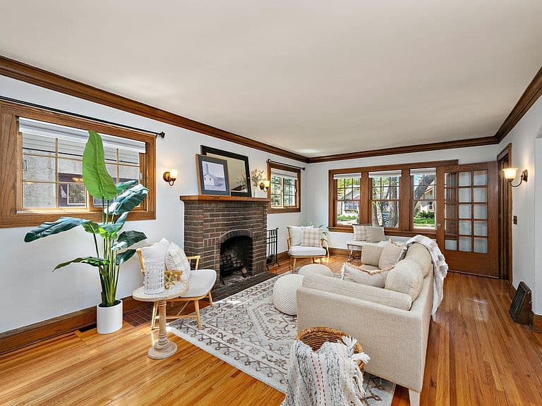Listing photo 3