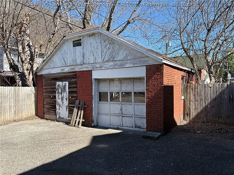 Listing photo 4