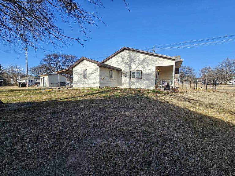 Listing photo 3