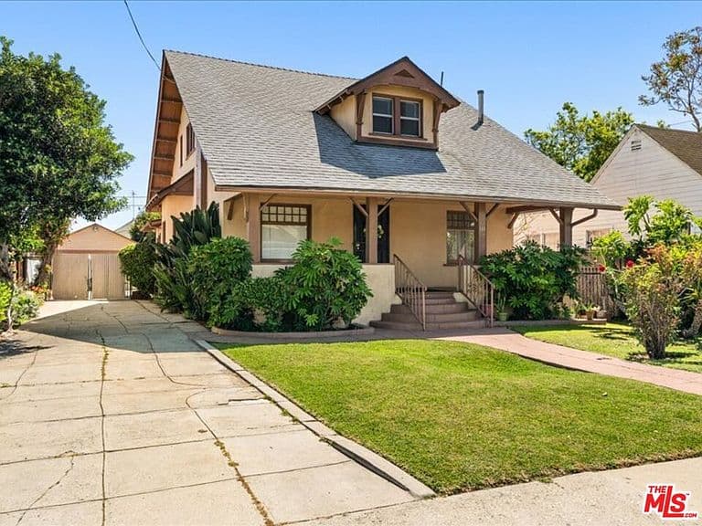 Listing photo 2