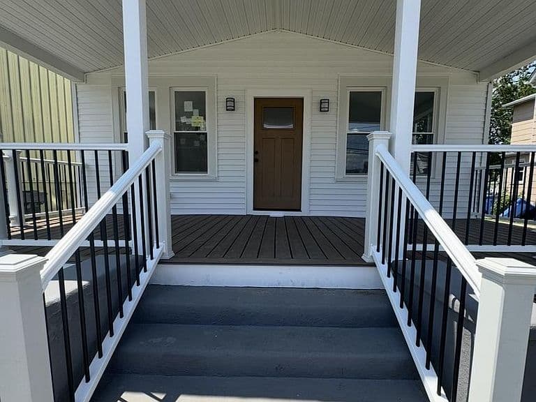 Listing photo 2