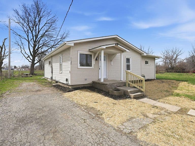 Listing photo 2