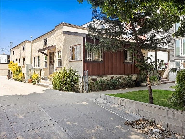 Listing photo 3