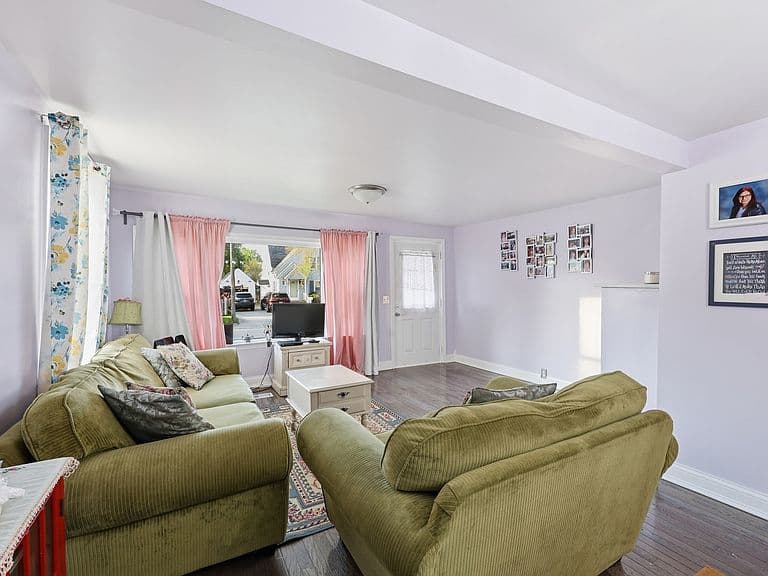 Listing photo 3