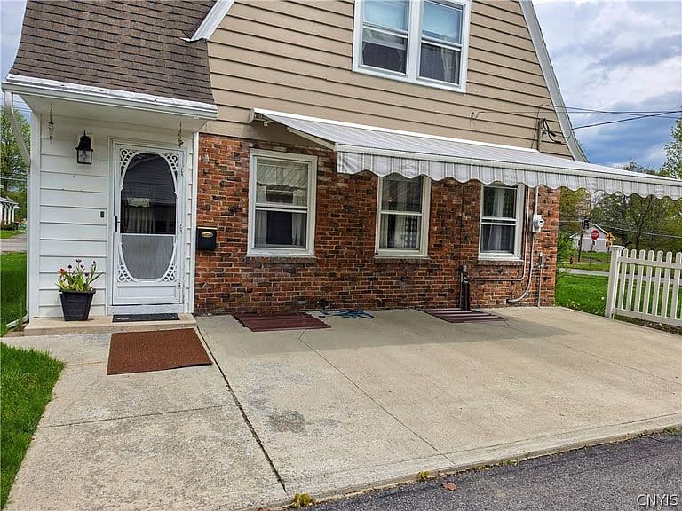 Listing photo 3