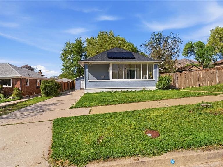 Listing photo 2