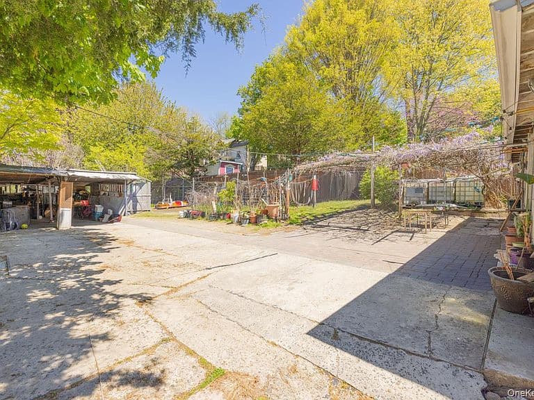 Listing photo 4