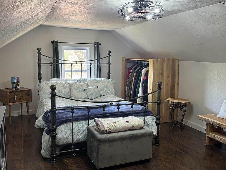 Listing photo 4