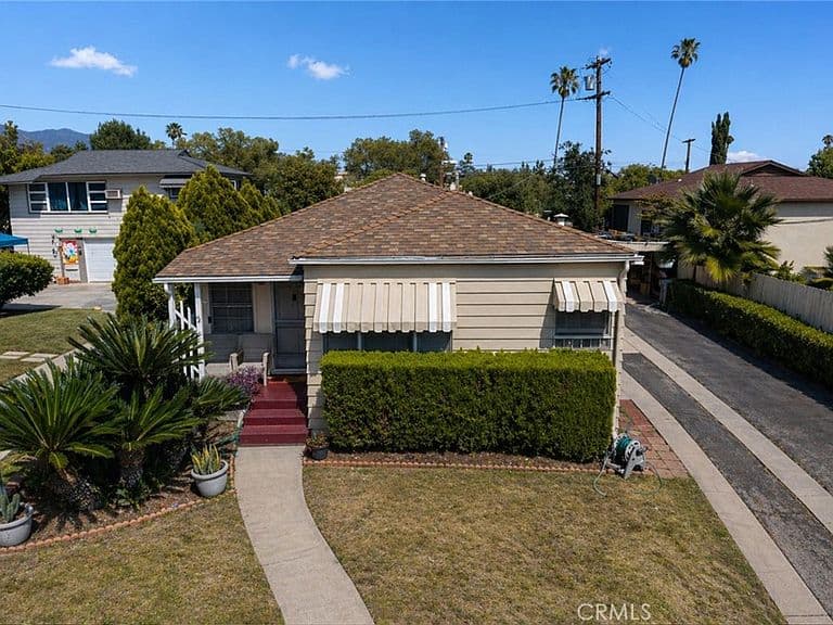 Listing photo 2