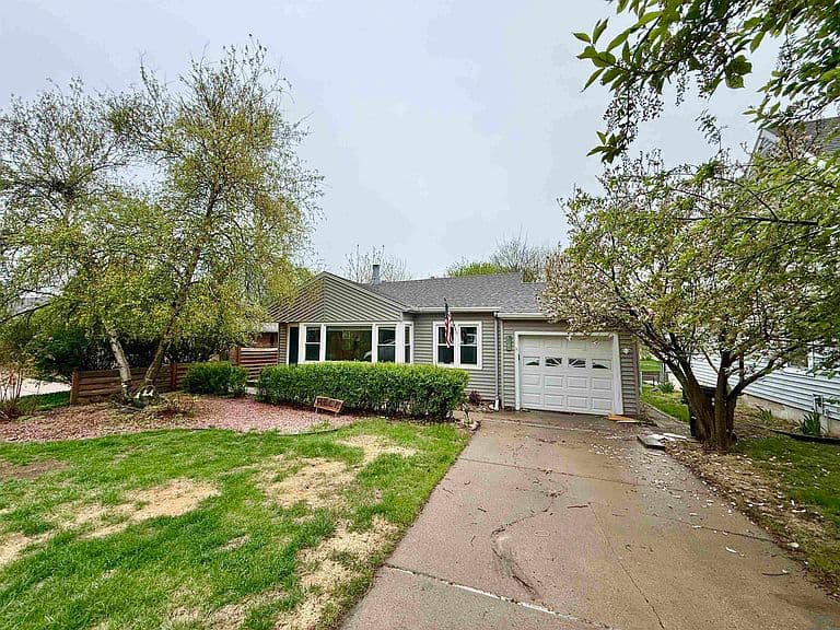 Listing photo 2