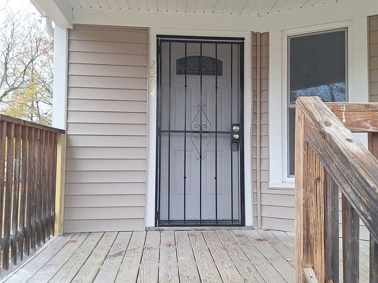 Listing photo 2