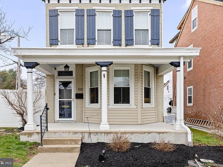 Listing photo 2