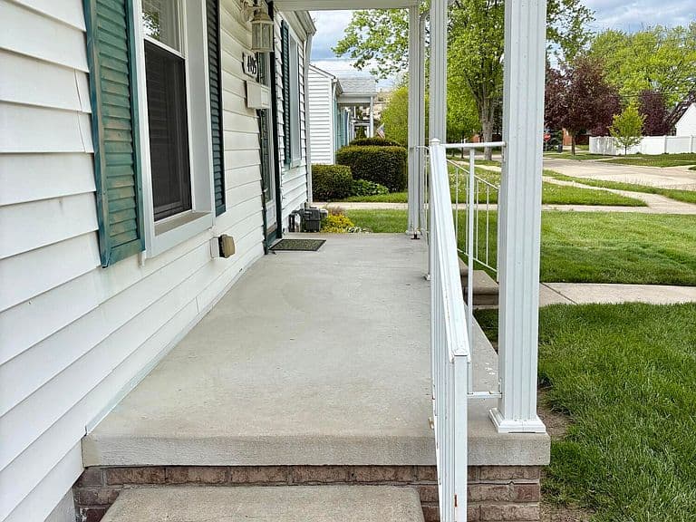 Listing photo 2