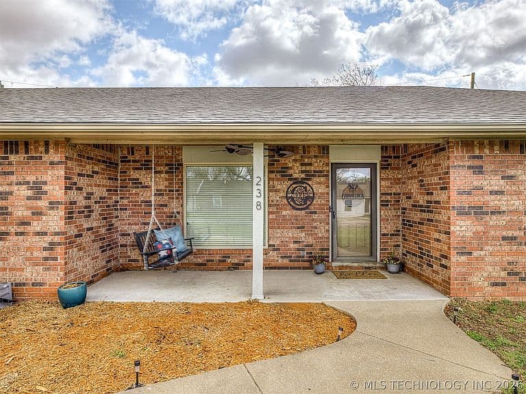 Listing photo 2