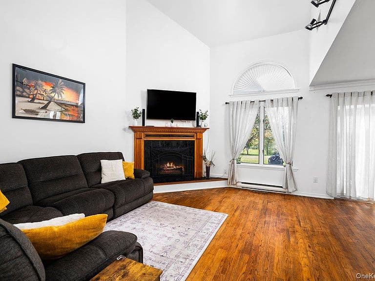 Listing photo 5